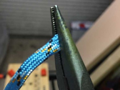 Crimping the melted end of the paracord